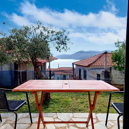 Dora'S House Comfortable Apartment With A Yard And View Pyrgadikia Exteriör bild