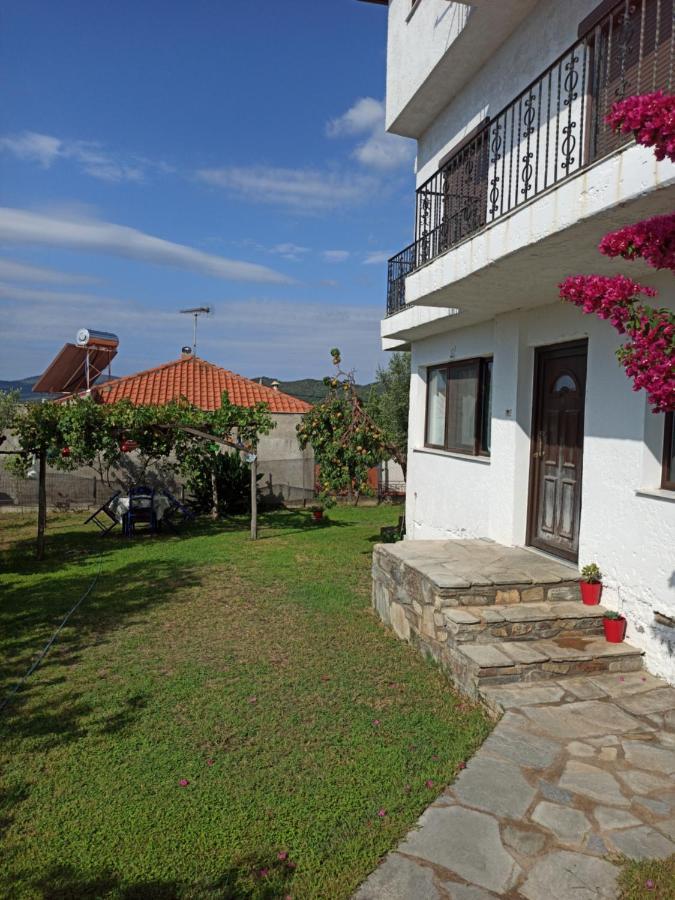 Dora'S House Comfortable Apartment With A Yard And View Pyrgadikia Exteriör bild