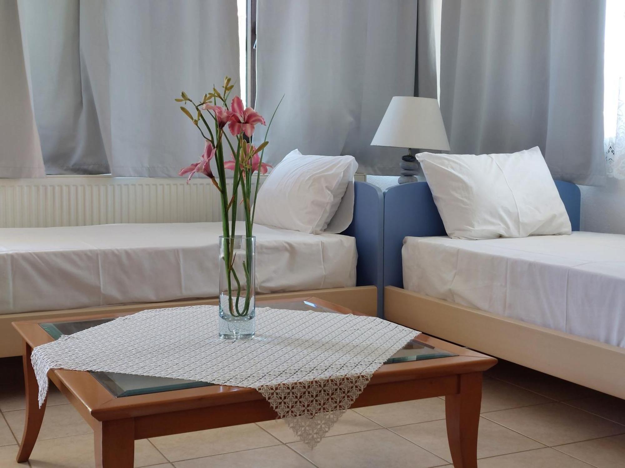 Dora'S House Comfortable Apartment With A Yard And View Pyrgadikia Exteriör bild