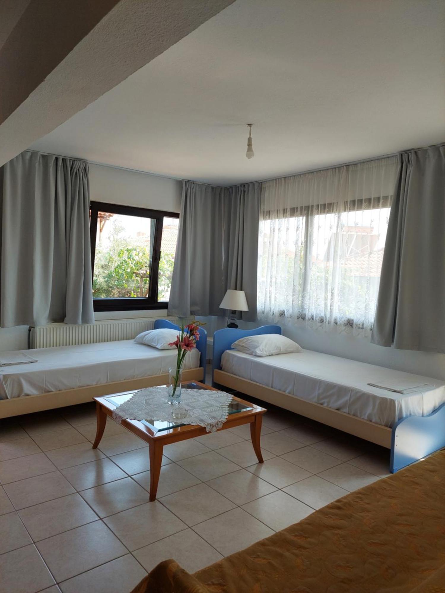 Dora'S House Comfortable Apartment With A Yard And View Pyrgadikia Exteriör bild