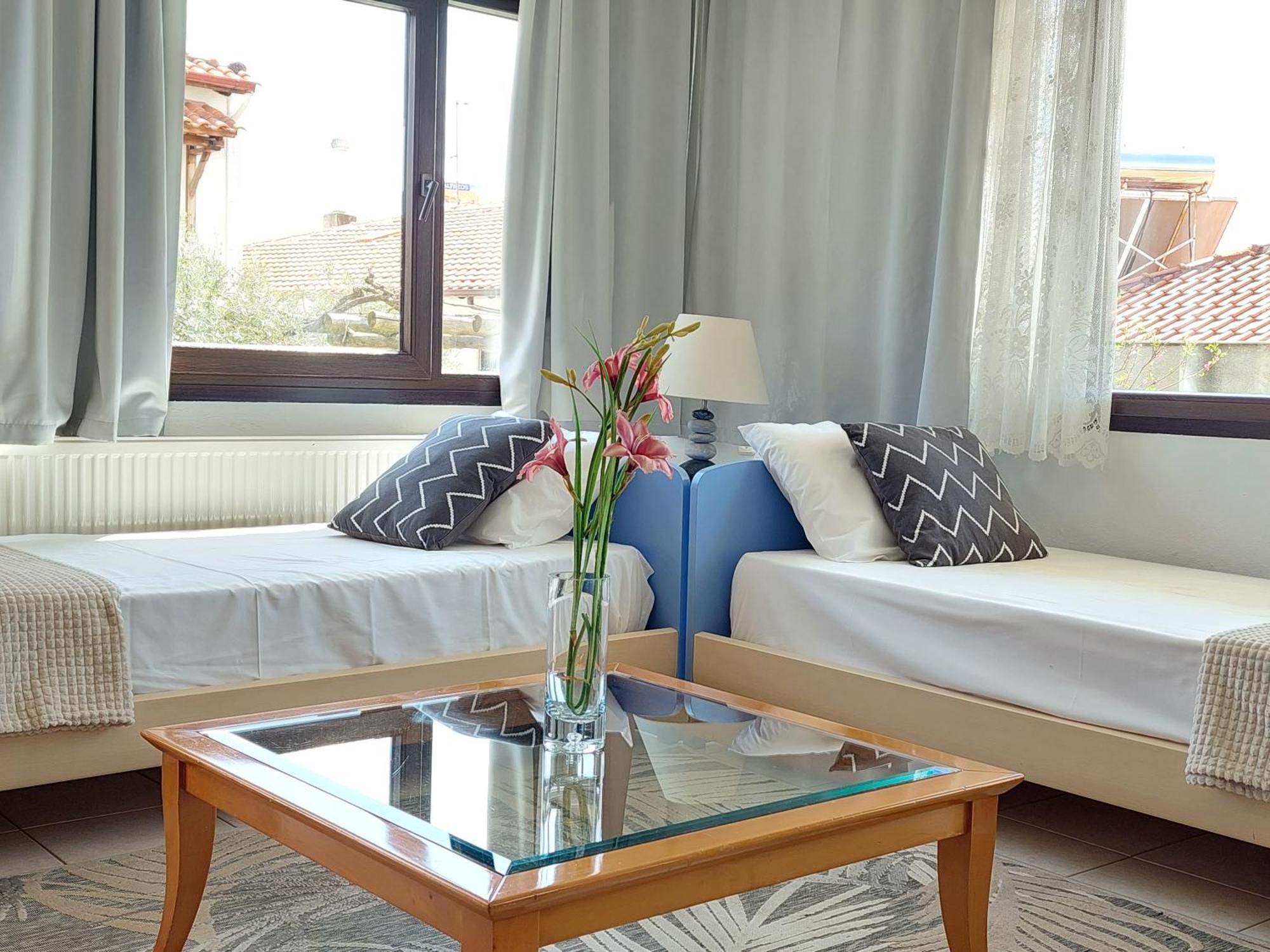 Dora'S House Comfortable Apartment With A Yard And View Pyrgadikia Exteriör bild
