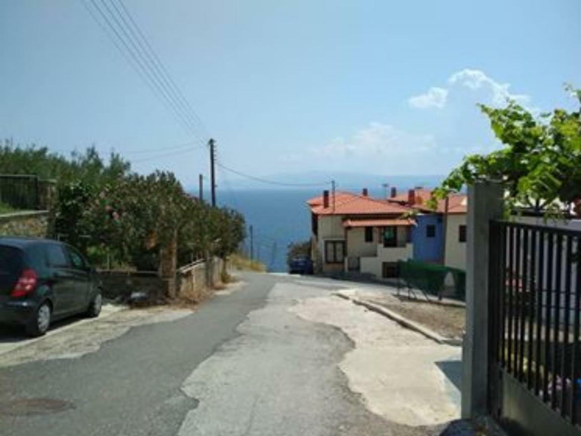 Dora'S House Comfortable Apartment With A Yard And View Pyrgadikia Exteriör bild