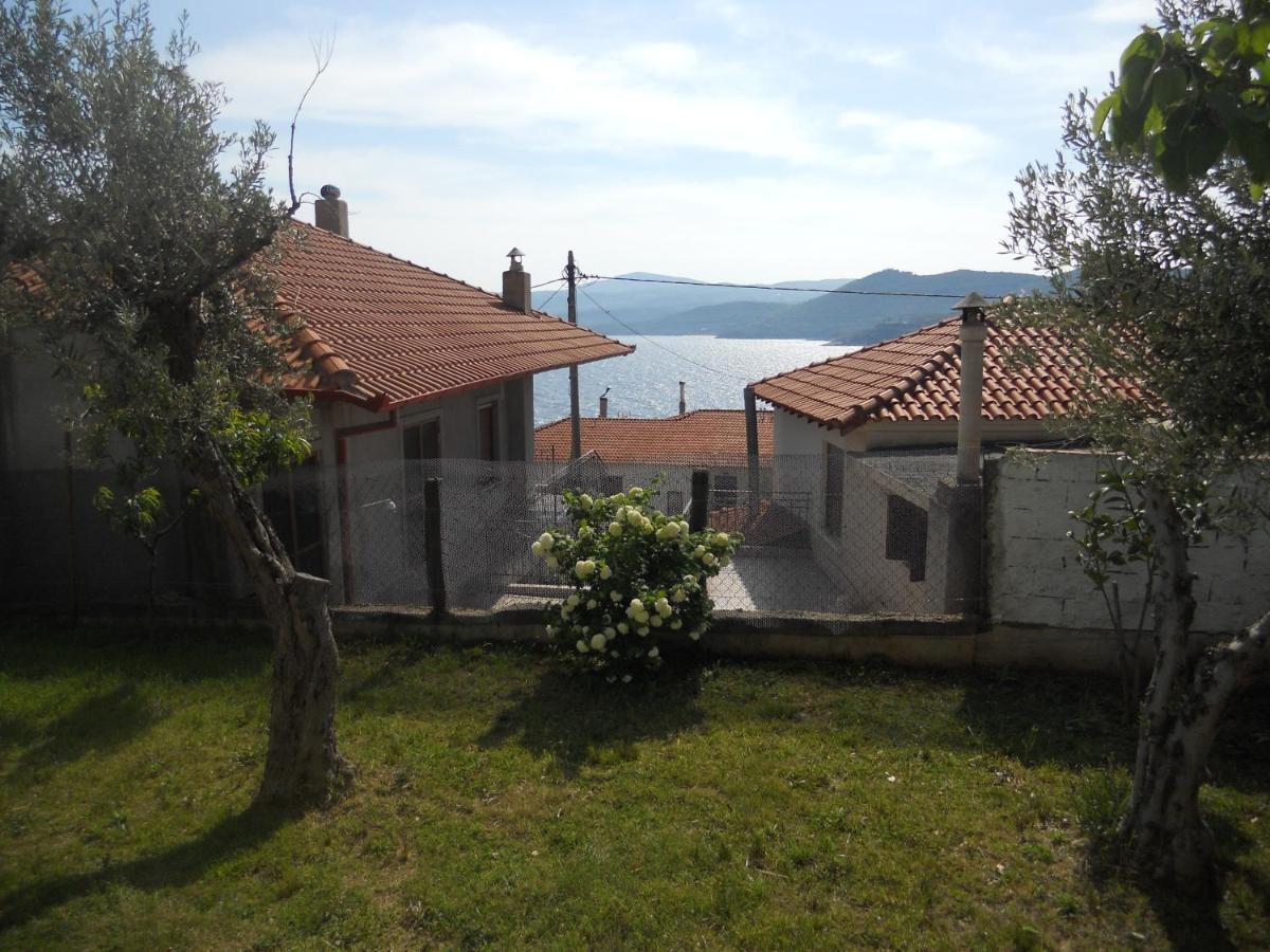 Dora'S House Comfortable Apartment With A Yard And View Pyrgadikia Exteriör bild